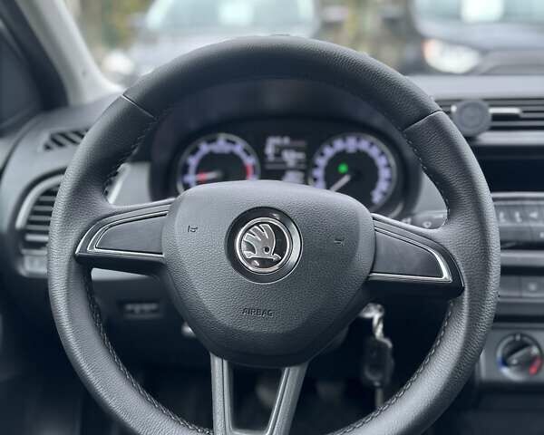 Белый Шкода Фабия, объемом двигателя 1 л и пробегом 120 тыс. км за 8300 $, фото 25 на Automoto.ua