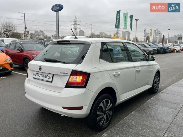 Белый Шкода Фабия, объемом двигателя 1 л и пробегом 174 тыс. км за 7224 $, фото 5 на Automoto.ua