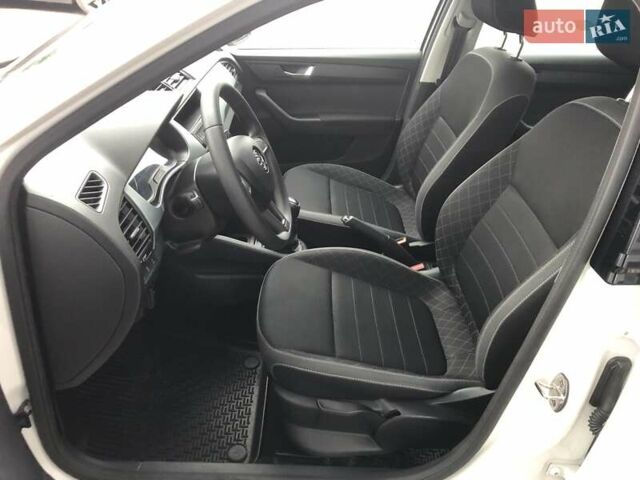 Белый Шкода Фабия, объемом двигателя 1 л и пробегом 106 тыс. км за 8000 $, фото 12 на Automoto.ua