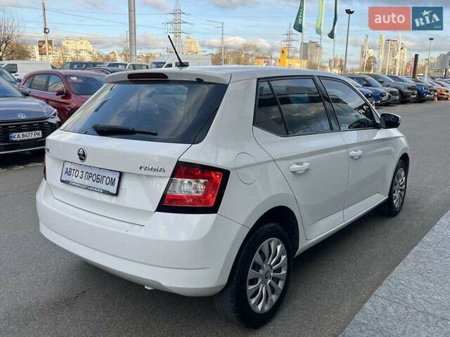 Белый Шкода Фабия, объемом двигателя 1 л и пробегом 181 тыс. км за 7110 $, фото 5 на Automoto.ua