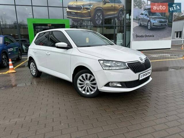 Белый Шкода Фабия, объемом двигателя 1 л и пробегом 104 тыс. км за 8600 $, фото 2 на Automoto.ua