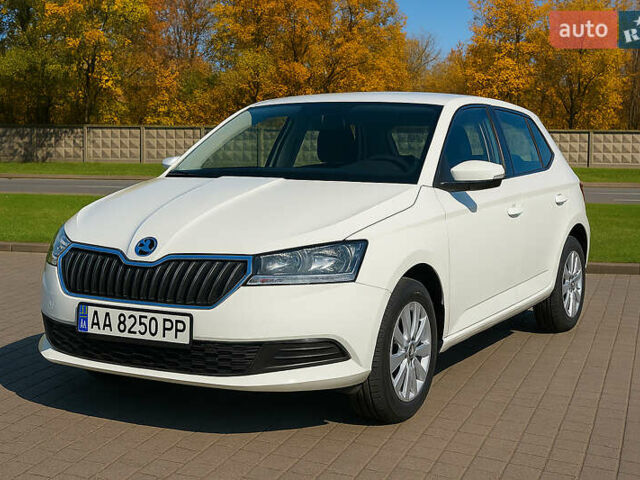 Белый Шкода Фабия, объемом двигателя 1 л и пробегом 94 тыс. км за 8600 $, фото 1 на Automoto.ua