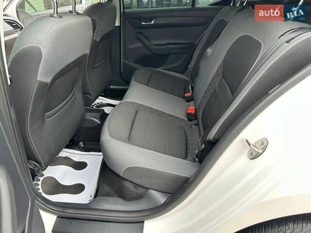 Белый Шкода Фабия, объемом двигателя 1 л и пробегом 104 тыс. км за 8600 $, фото 65 на Automoto.ua