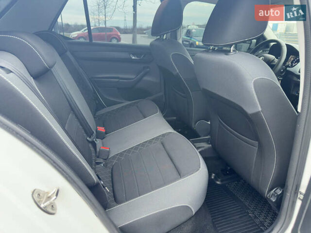 Белый Шкода Фабия, объемом двигателя 1 л и пробегом 131 тыс. км за 8499 $, фото 30 на Automoto.ua