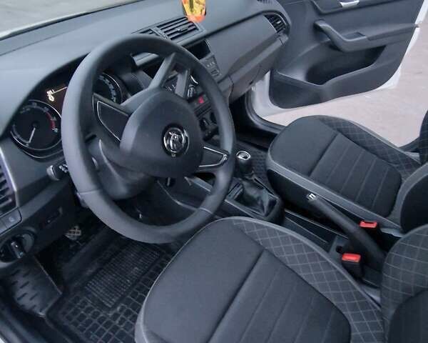 Білий Шкода Фабія, об'ємом двигуна 1 л та пробігом 106 тис. км за 8400 $, фото 18 на Automoto.ua