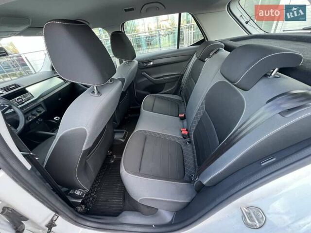 Белый Шкода Фабия, объемом двигателя 1 л и пробегом 115 тыс. км за 8021 $, фото 13 на Automoto.ua