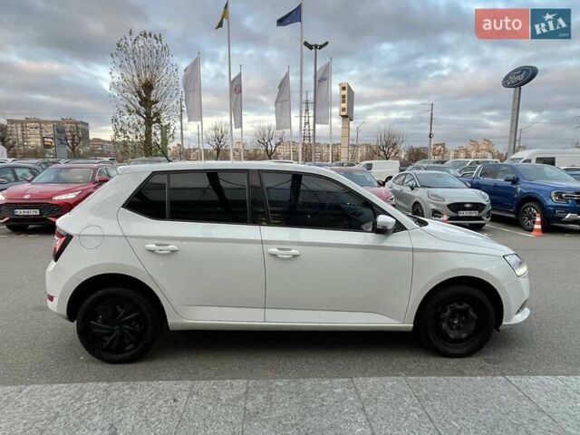 Белый Шкода Фабия, объемом двигателя 1 л и пробегом 143 тыс. км за 7460 $, фото 4 на Automoto.ua