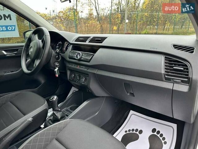 Белый Шкода Фабия, объемом двигателя 1 л и пробегом 104 тыс. км за 8600 $, фото 59 на Automoto.ua