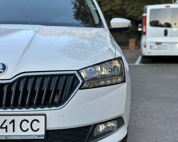 Белый Шкода Фабия, объемом двигателя 1 л и пробегом 84 тыс. км за 8400 $, фото 10 на Automoto.ua