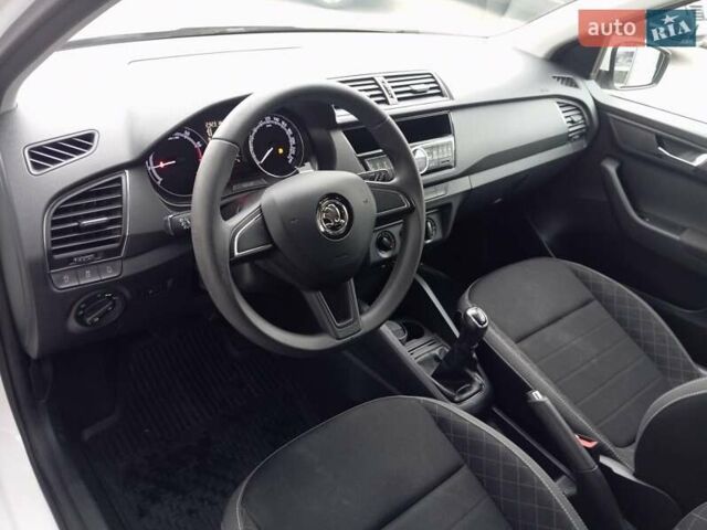 Белый Шкода Фабия, объемом двигателя 1 л и пробегом 94 тыс. км за 8200 $, фото 8 на Automoto.ua