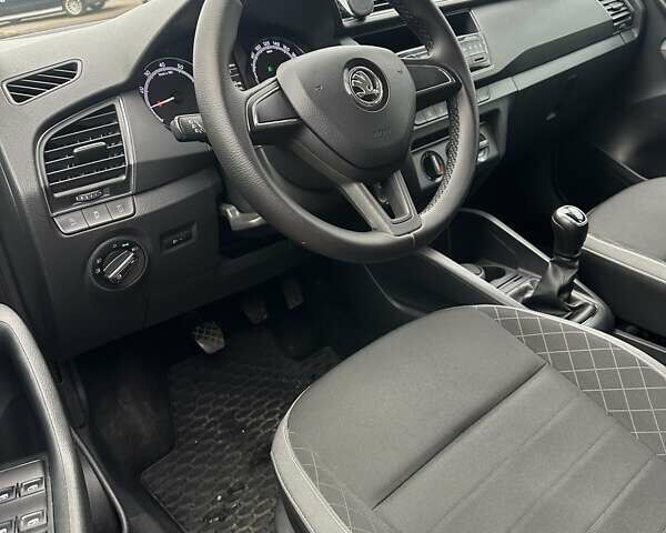 Белый Шкода Фабия, объемом двигателя 1 л и пробегом 120 тыс. км за 8300 $, фото 11 на Automoto.ua