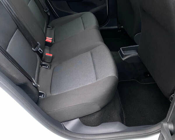 Белый Шкода Фабия, объемом двигателя 0 л и пробегом 101 тыс. км за 10300 $, фото 6 на Automoto.ua