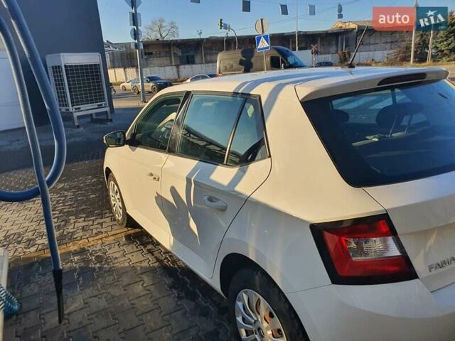 Білий Шкода Фабія, об'ємом двигуна 1 л та пробігом 105 тис. км за 8500 $, фото 4 на Automoto.ua