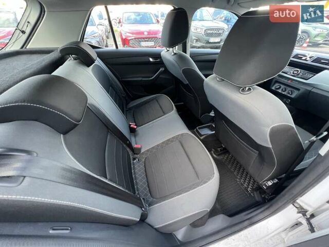 Белый Шкода Фабия, объемом двигателя 1 л и пробегом 115 тыс. км за 8021 $, фото 17 на Automoto.ua