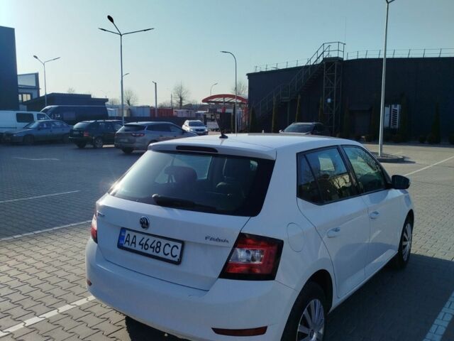 Белый Шкода Фабия, объемом двигателя 1 л и пробегом 142 тыс. км за 7900 $, фото 5 на Automoto.ua