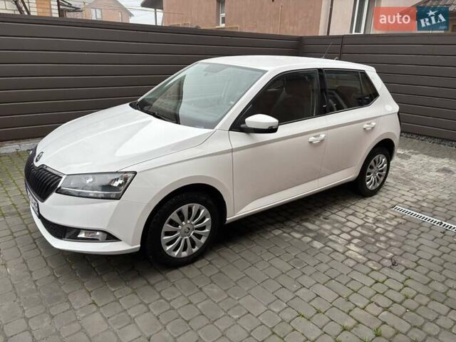 Белый Шкода Фабия, объемом двигателя 1 л и пробегом 103 тыс. км за 8700 $, фото 3 на Automoto.ua