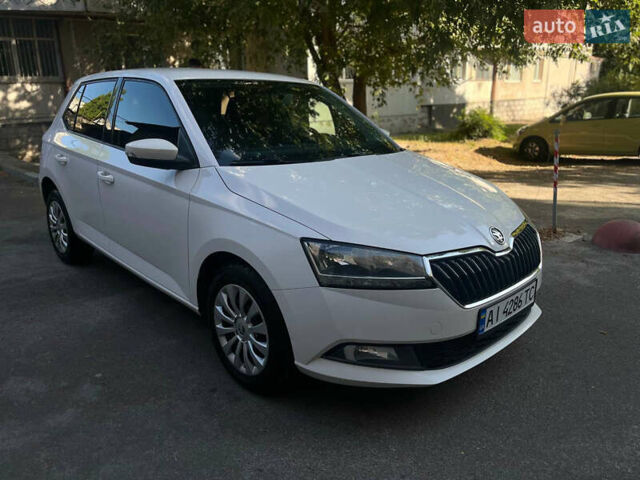 Белый Шкода Фабия, объемом двигателя 1 л и пробегом 92 тыс. км за 9100 $, фото 1 на Automoto.ua