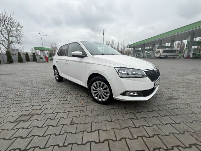 Белый Шкода Фабия, объемом двигателя 1 л и пробегом 144 тыс. км за 8000 $, фото 3 на Automoto.ua