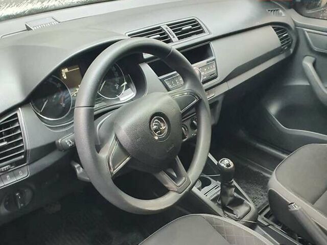 Белый Шкода Фабия, объемом двигателя 1 л и пробегом 94 тыс. км за 8600 $, фото 8 на Automoto.ua