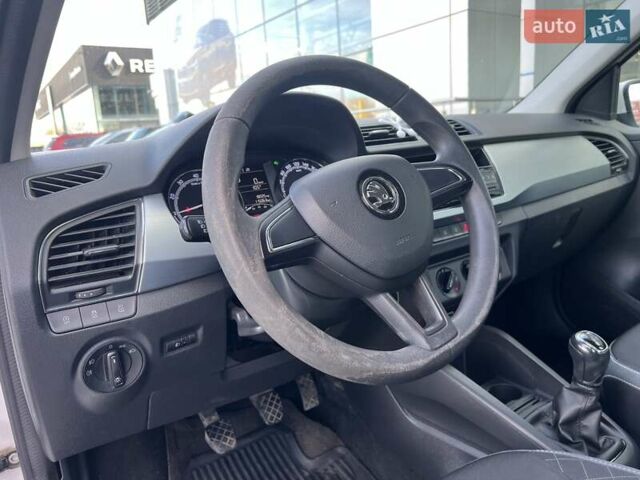 Белый Шкода Фабия, объемом двигателя 1 л и пробегом 115 тыс. км за 8021 $, фото 10 на Automoto.ua