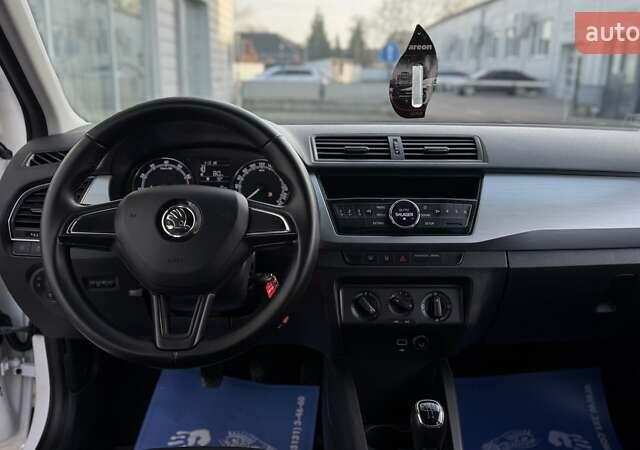 Белый Шкода Фабия, объемом двигателя 1 л и пробегом 146 тыс. км за 8880 $, фото 32 на Automoto.ua