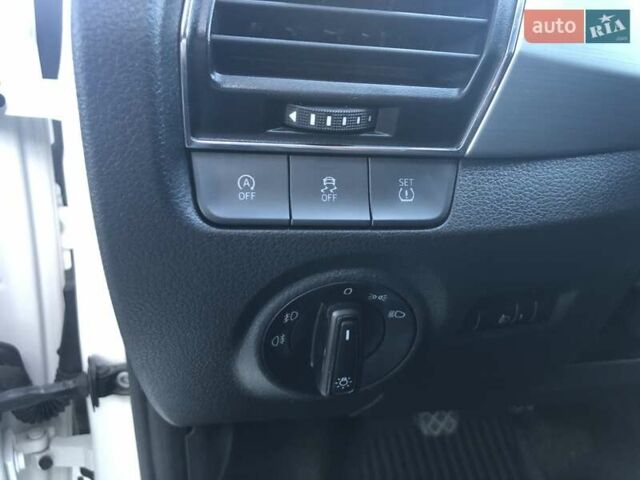 Белый Шкода Фабия, объемом двигателя 1 л и пробегом 98 тыс. км за 8700 $, фото 10 на Automoto.ua