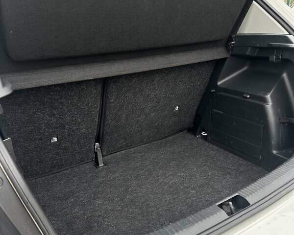 Белый Шкода Фабия, объемом двигателя 1 л и пробегом 120 тыс. км за 8300 $, фото 10 на Automoto.ua