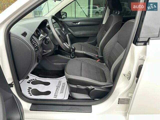 Белый Шкода Фабия, объемом двигателя 1 л и пробегом 104 тыс. км за 8600 $, фото 52 на Automoto.ua