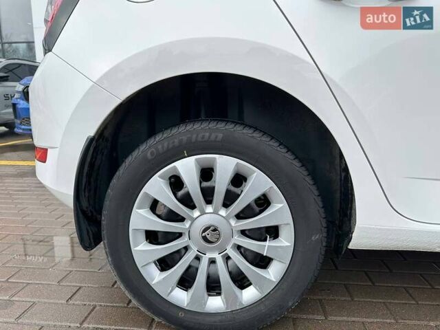 Белый Шкода Фабия, объемом двигателя 1 л и пробегом 104 тыс. км за 8600 $, фото 9 на Automoto.ua