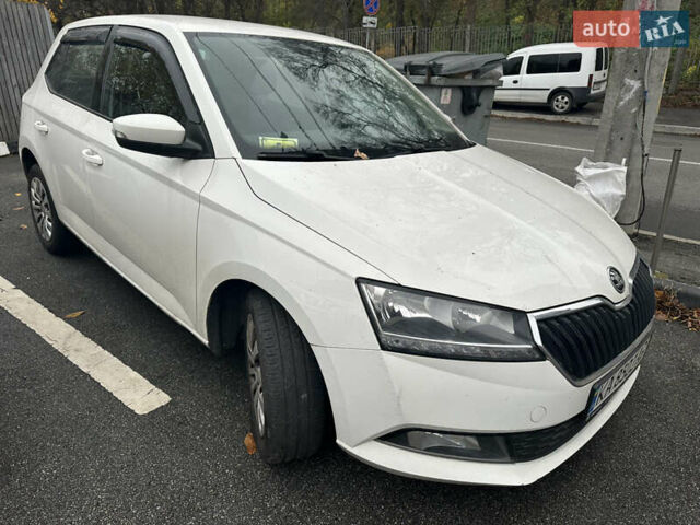 Белый Шкода Фабия, объемом двигателя 1 л и пробегом 88 тыс. км за 9700 $, фото 1 на Automoto.ua