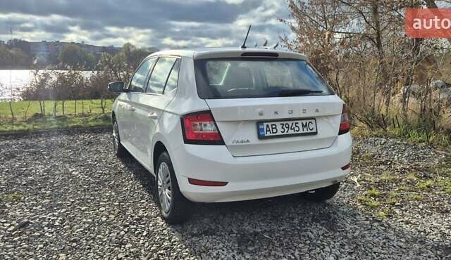 Белый Шкода Фабия, объемом двигателя 1 л и пробегом 93 тыс. км за 9300 $, фото 4 на Automoto.ua