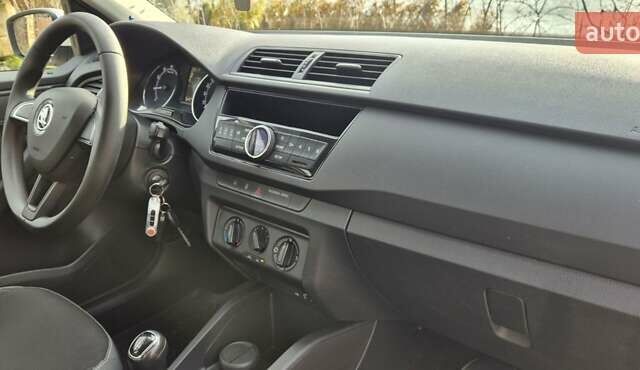 Белый Шкода Фабия, объемом двигателя 1 л и пробегом 93 тыс. км за 9300 $, фото 11 на Automoto.ua