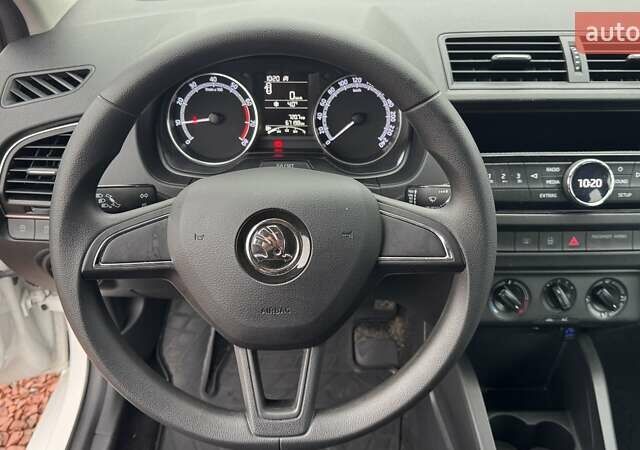 Белый Шкода Фабия, объемом двигателя 1 л и пробегом 67 тыс. км за 8999 $, фото 17 на Automoto.ua