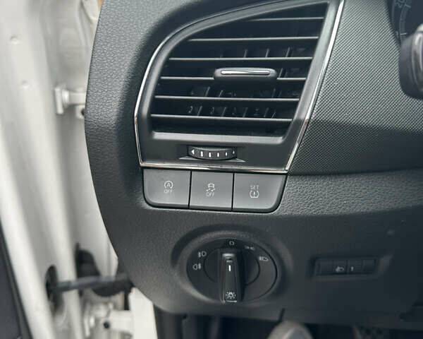 Белый Шкода Фабия, объемом двигателя 1 л и пробегом 88 тыс. км за 9700 $, фото 9 на Automoto.ua