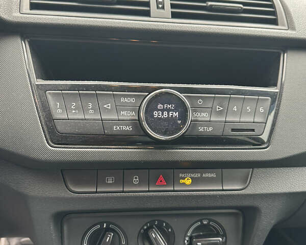 Белый Шкода Фабия, объемом двигателя 1 л и пробегом 88 тыс. км за 9700 $, фото 5 на Automoto.ua