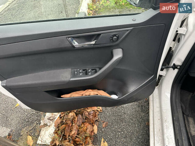 Белый Шкода Фабия, объемом двигателя 1 л и пробегом 88 тыс. км за 9700 $, фото 8 на Automoto.ua