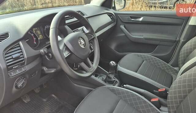 Белый Шкода Фабия, объемом двигателя 1 л и пробегом 93 тыс. км за 9300 $, фото 9 на Automoto.ua