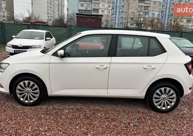 Белый Шкода Фабия, объемом двигателя 1 л и пробегом 67 тыс. км за 8999 $, фото 7 на Automoto.ua