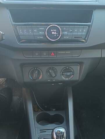 Белый Шкода Фабия, объемом двигателя 1 л и пробегом 87 тыс. км за 9800 $, фото 6 на Automoto.ua