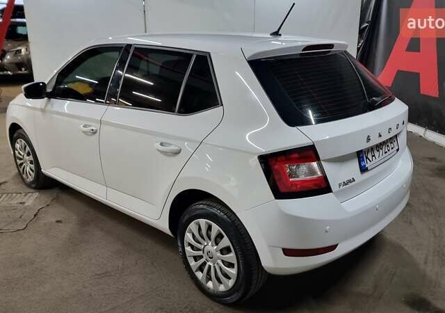 Белый Шкода Фабия, объемом двигателя 1 л и пробегом 101 тыс. км за 9500 $, фото 3 на Automoto.ua