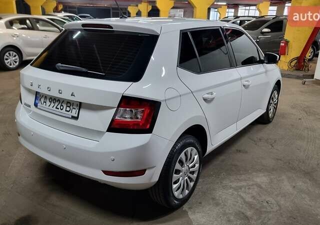 Белый Шкода Фабия, объемом двигателя 1 л и пробегом 101 тыс. км за 9500 $, фото 4 на Automoto.ua