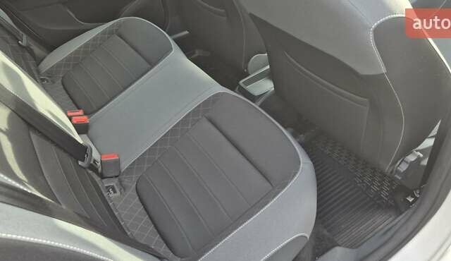 Белый Шкода Фабия, объемом двигателя 1 л и пробегом 93 тыс. км за 9300 $, фото 13 на Automoto.ua