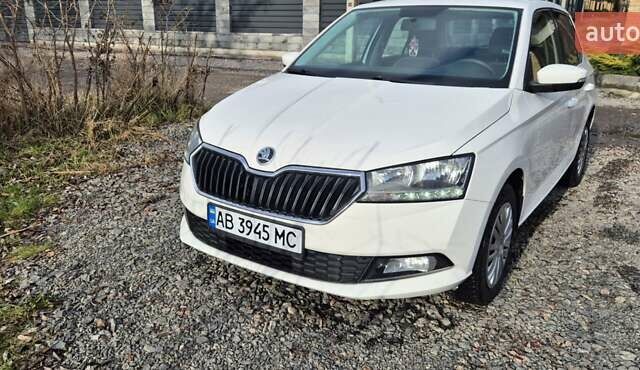 Белый Шкода Фабия, объемом двигателя 1 л и пробегом 93 тыс. км за 9300 $, фото 1 на Automoto.ua