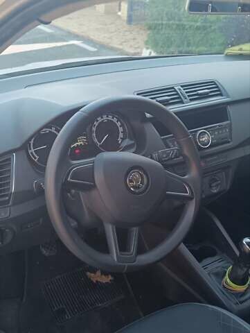 Белый Шкода Фабия, объемом двигателя 1 л и пробегом 87 тыс. км за 9800 $, фото 2 на Automoto.ua