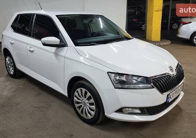 Белый Шкода Фабия, объемом двигателя 1 л и пробегом 101 тыс. км за 9500 $, фото 5 на Automoto.ua