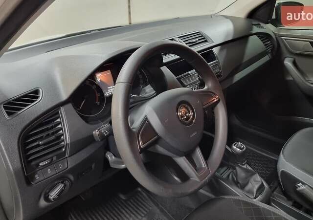 Белый Шкода Фабия, объемом двигателя 1 л и пробегом 101 тыс. км за 9500 $, фото 9 на Automoto.ua