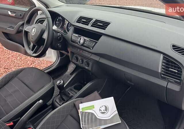 Белый Шкода Фабия, объемом двигателя 1 л и пробегом 67 тыс. км за 8999 $, фото 24 на Automoto.ua