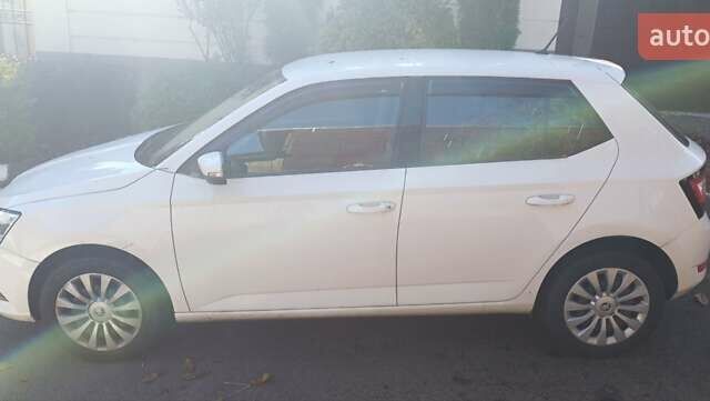Белый Шкода Фабия, объемом двигателя 1 л и пробегом 87 тыс. км за 9800 $, фото 1 на Automoto.ua