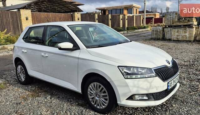 Белый Шкода Фабия, объемом двигателя 1 л и пробегом 93 тыс. км за 9300 $, фото 2 на Automoto.ua