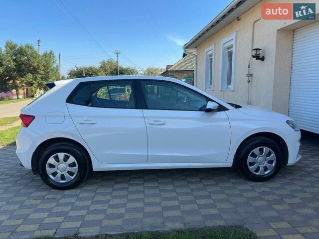 Білий Шкода Фабія, об'ємом двигуна 1 л та пробігом 3 тис. км за 16700 $, фото 3 на Automoto.ua